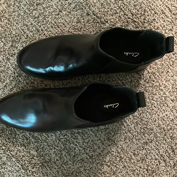 Clarks Ria Black Leather Chelsea Boots - Picture 2 of 4